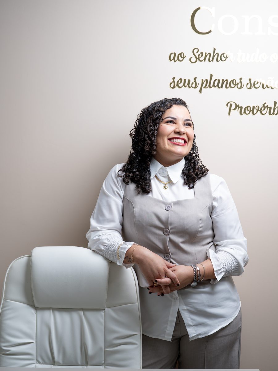 Dra. Meg Santos Albergardi, cirurgiã-dentista em Osvaldo Cruz-SP